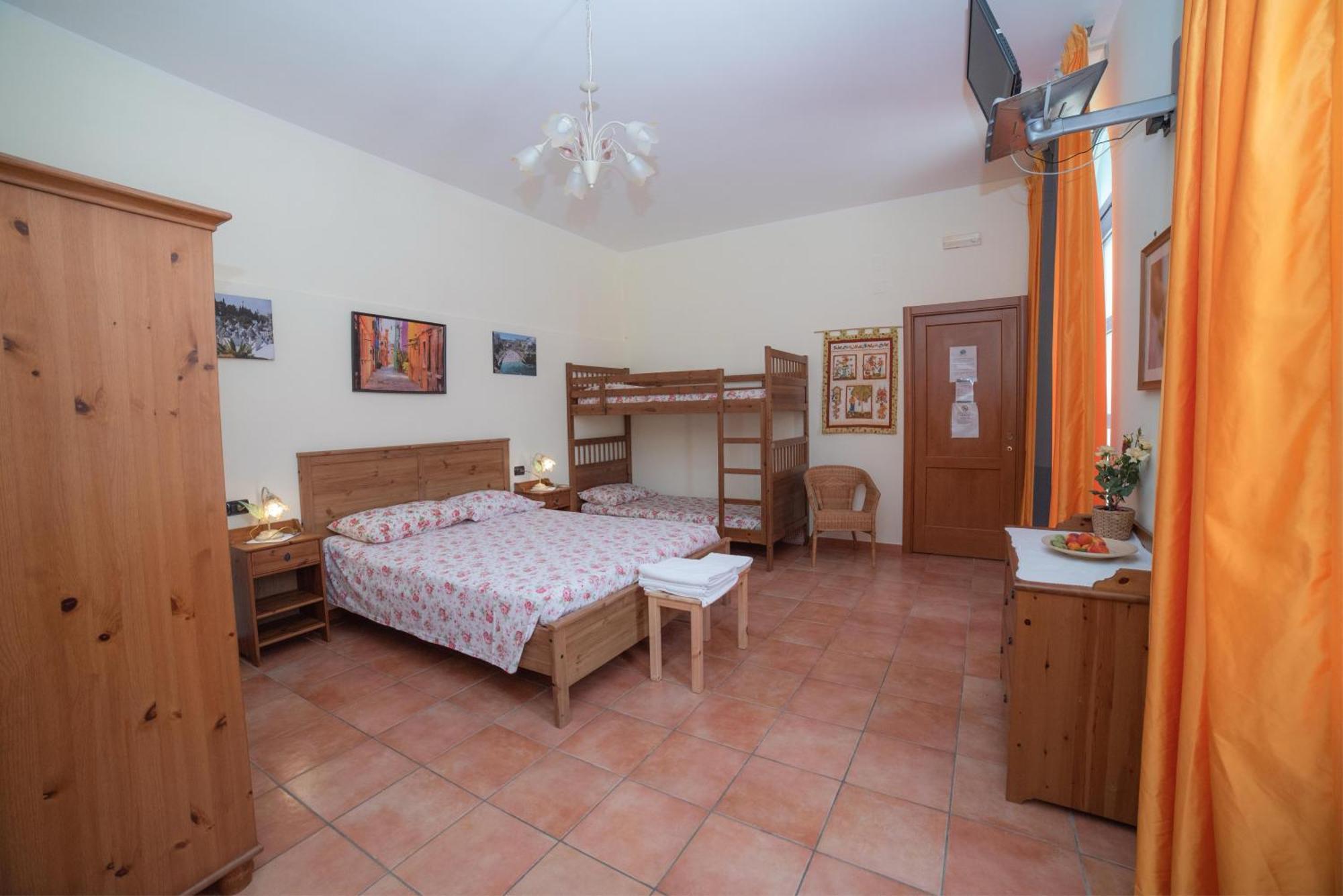 Fiori D'arancio Alloggio per agriturismo Palagiano